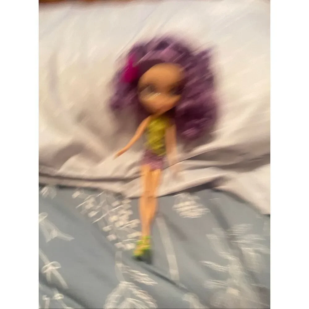 Spin Master Girls Purple La Dee Da Juicy Crush Tylie as Grape Shake-Up Doll 10